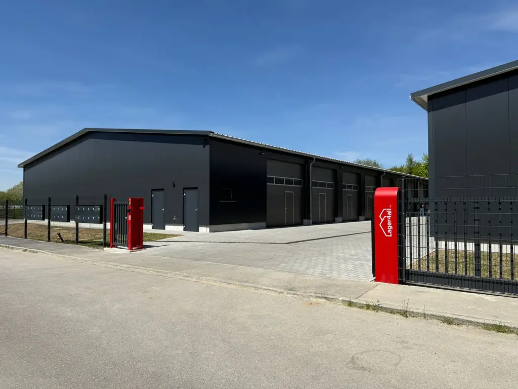 Einfahrt zum Lager4all Gelände in Mering